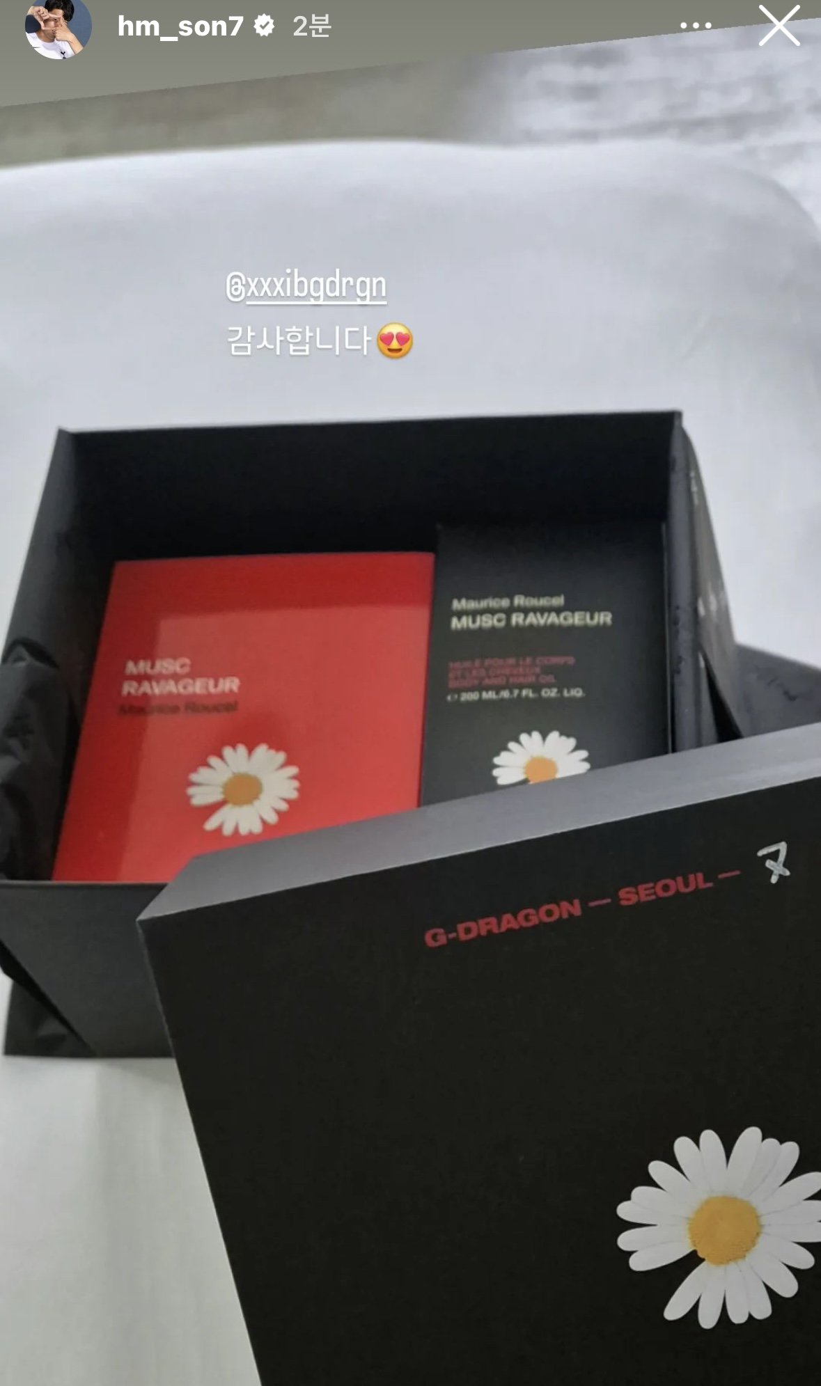 [fmkorea] Son Heung-min, who received a gift from G-Dragon.